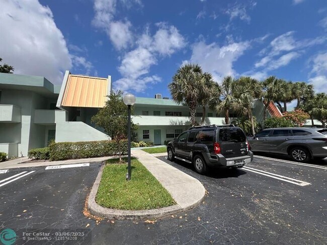 Building Photo - 933 Cypress Grove Dr