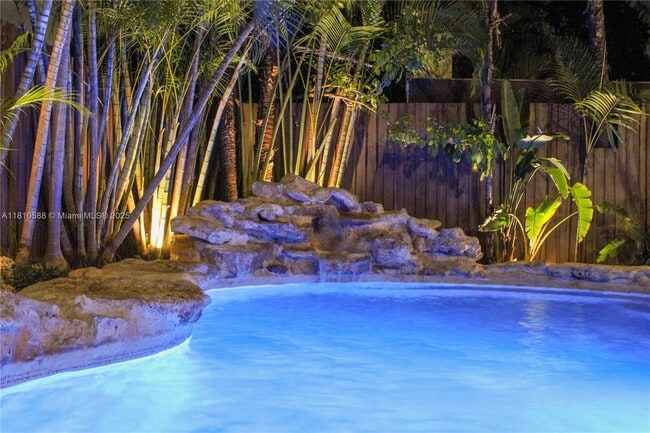 Building Photo - 2527 Inagua Ave