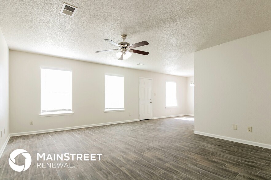 Building Photo - 4660 Royal View Dr