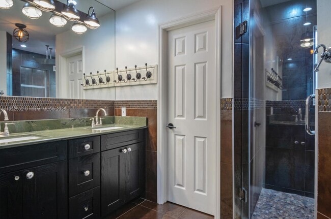 Building Photo - 1140 Chestnut Ln