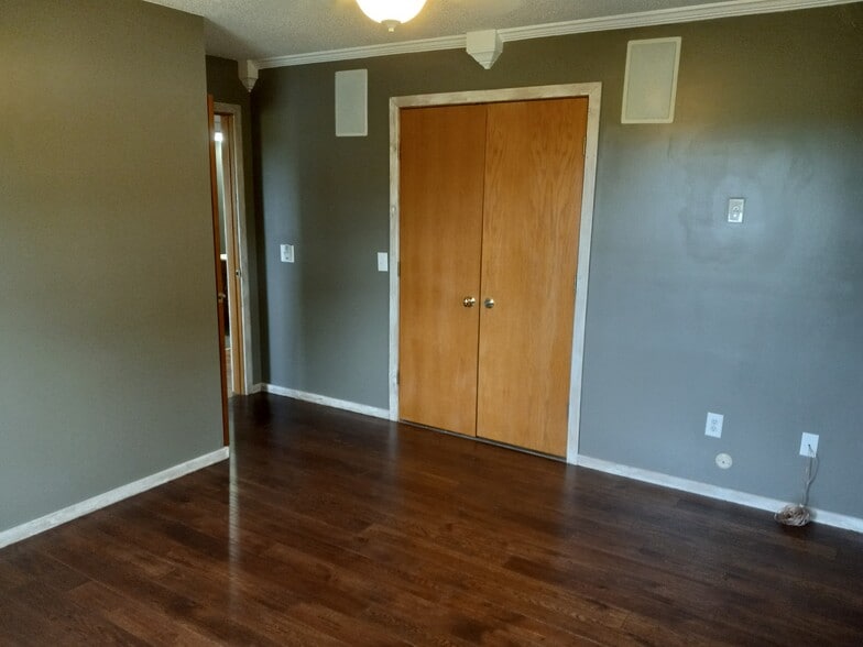 Building Photo - 5360 MO-125