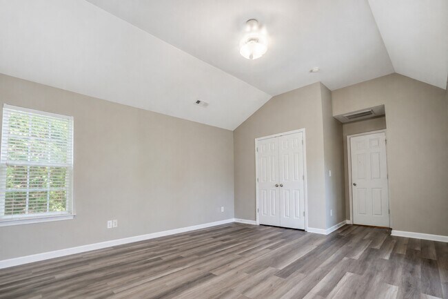 Building Photo - 10132 Montrose Dr