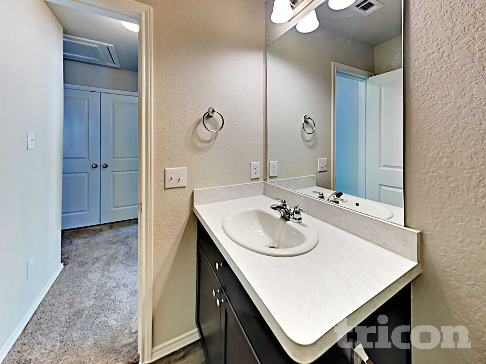 Building Photo - 5202 Everett Loop