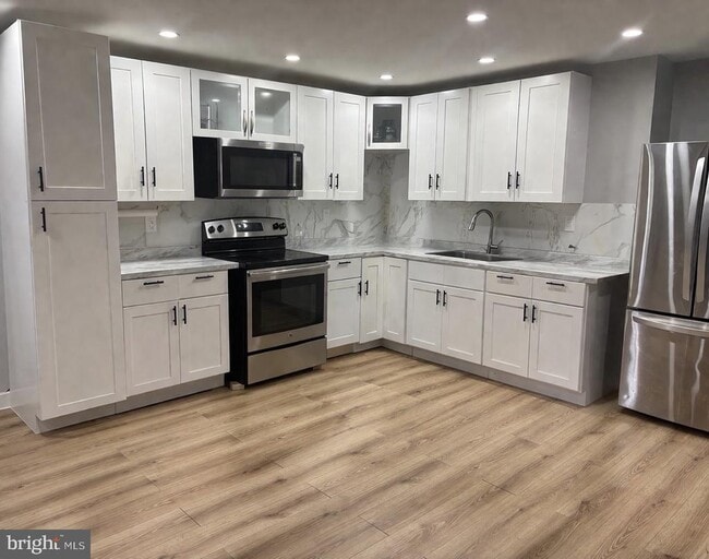 Building Photo - 504-506 Pine Hill St