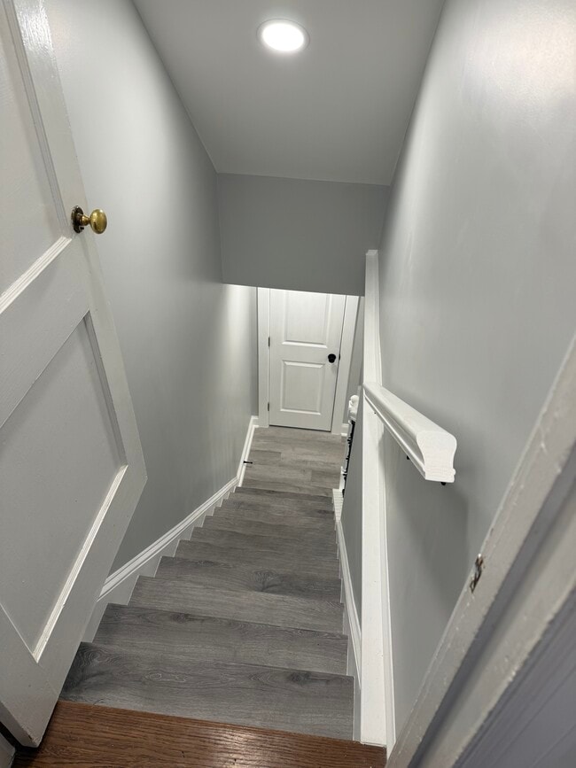 Building Photo - 2321 Riverview Terrace