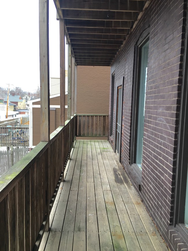 Private deck - 5717 Howe St