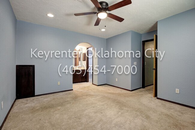 Building Photo - 10912 N Blackwelder Ave