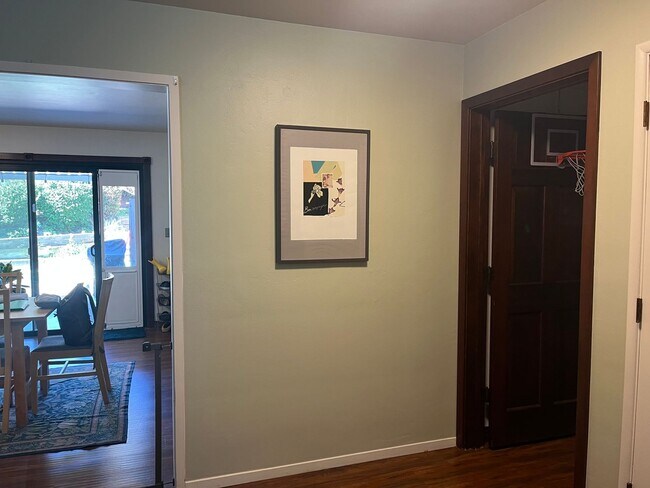 Building Photo - Charming Home by Bishops Peak Trailhead -AVAILABLE April