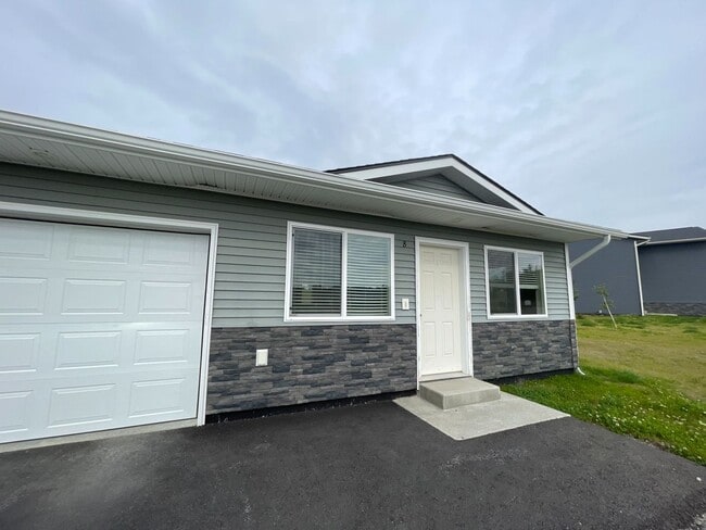 Primary Photo - 1550 N Tinitun Cir