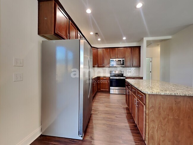 Building Photo - 310 Sanctuary Park Dr