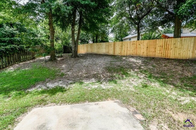 Building Photo - 114 Great Oak Way