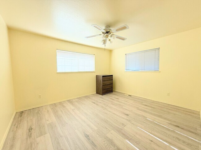 Building Photo - 282 W St Charles St