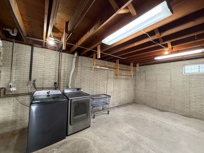 Building Photo - $2,600 | 3 Bedroom, 3 Bathroom House | No Pets | Available for Immediate Move In!