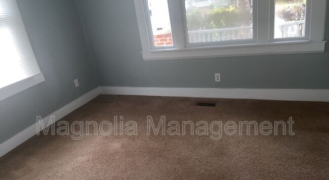 Building Photo - 1307 S Chestnut St