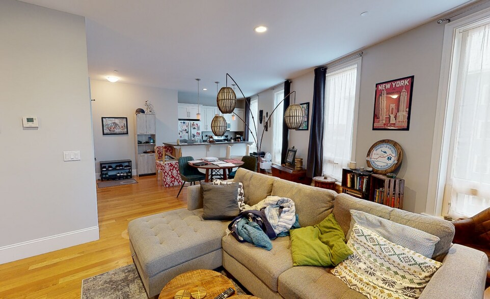 Building Photo - 164 Hampshire St