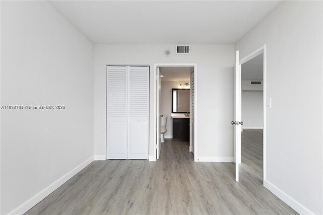 Building Photo - 20505 E Country Club Dr