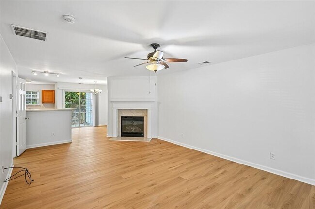 Building Photo - 725 Crestwell Cir