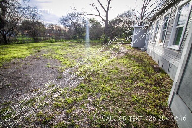 Building Photo - 936 poinsettia-