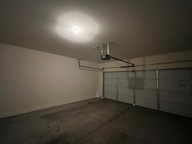 Building Photo - 3 Bedroom Home in the Beacon Heights Commu...