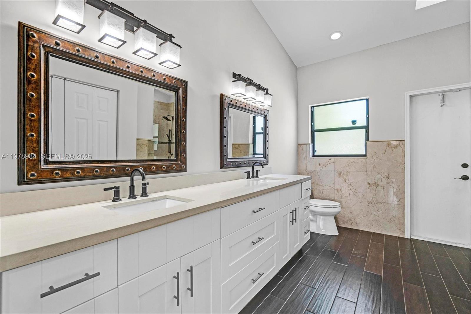 Building Photo - 5621 Carriage Ln