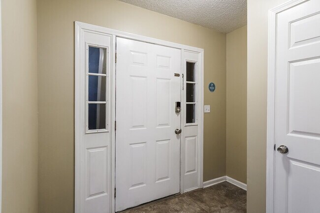 Building Photo - 144 Carriage Dr