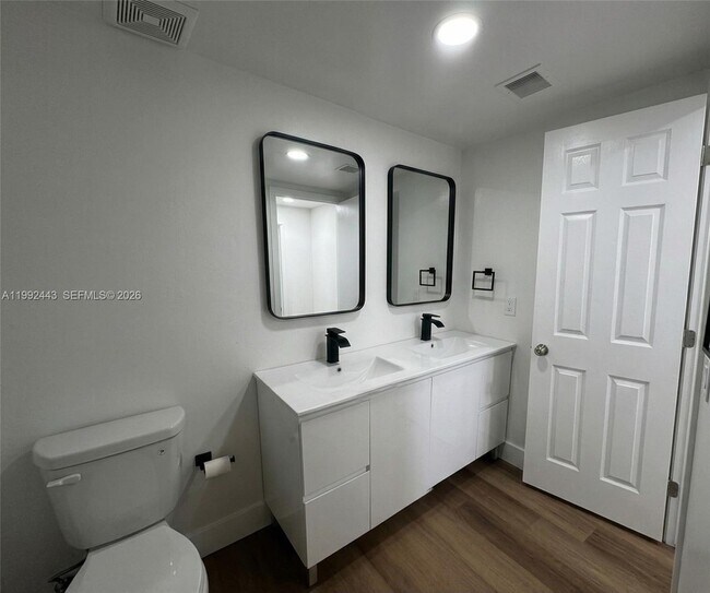 Building Photo - 5720 Rock Island Rd