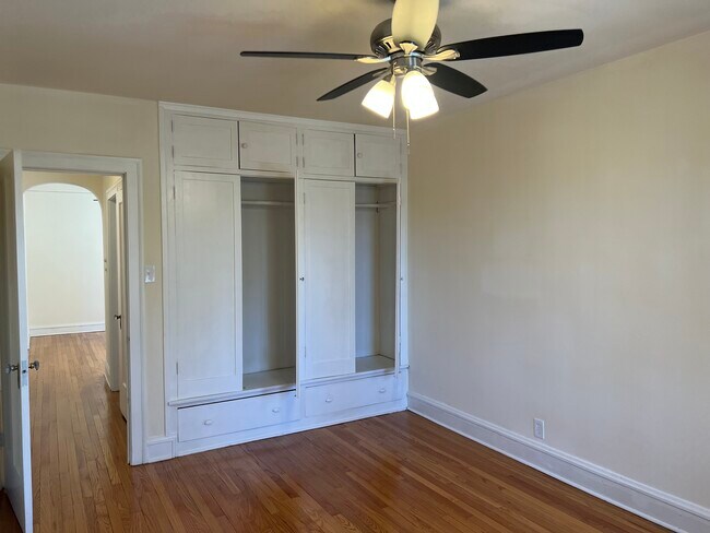 Building Photo - 2047-2049 W Berwyn Ave