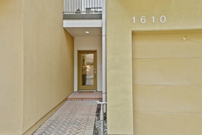 Building Photo - 1610 Hadley St