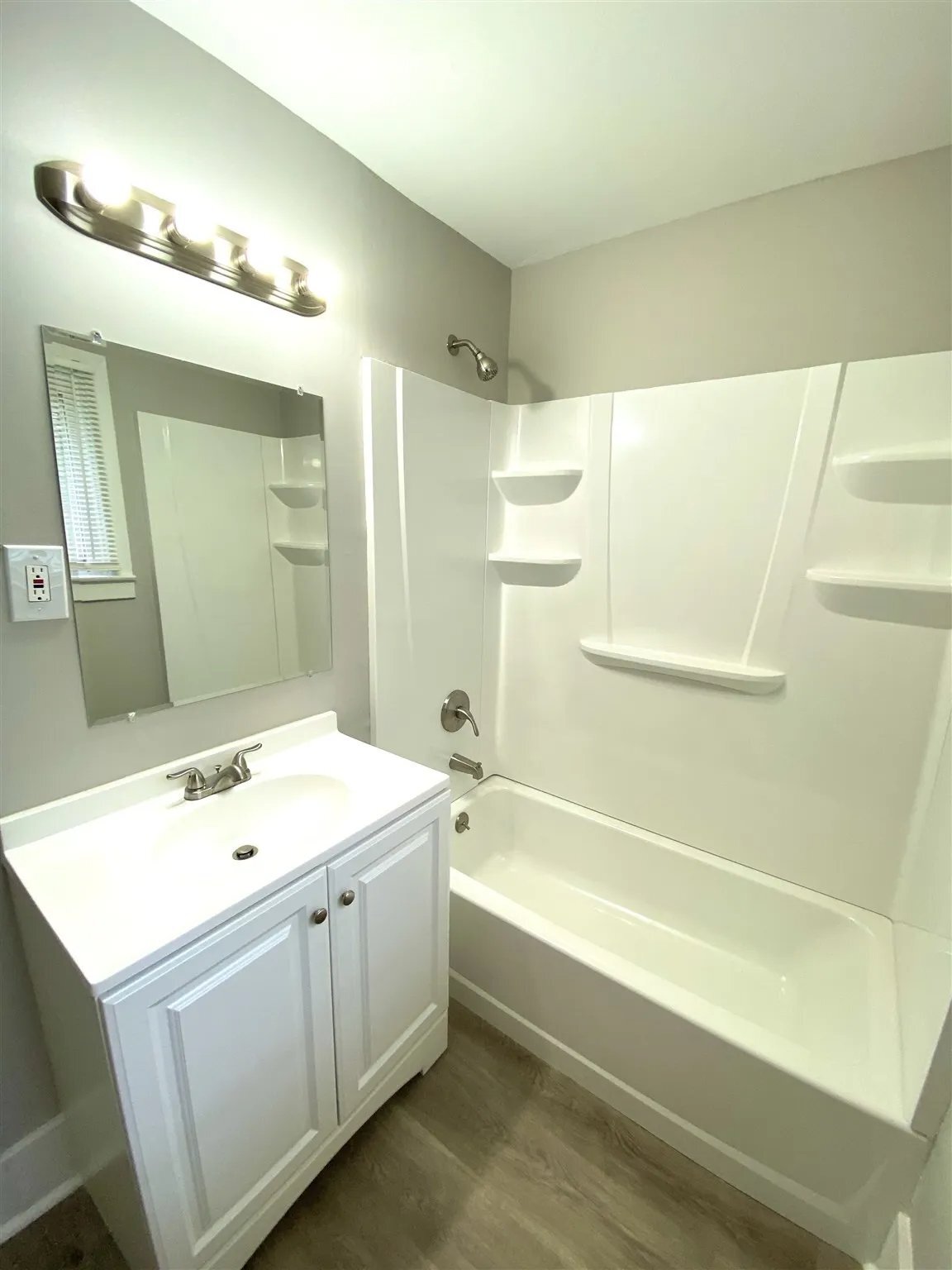 Building Photo - 313 E 16th St