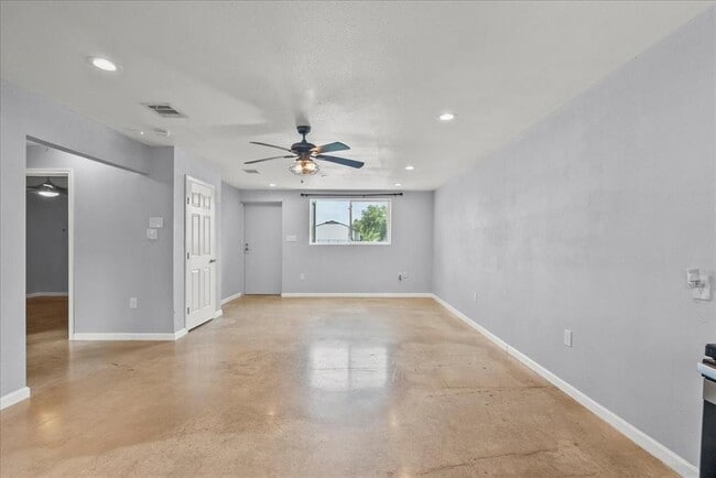Building Photo - 6602 Prino Rd