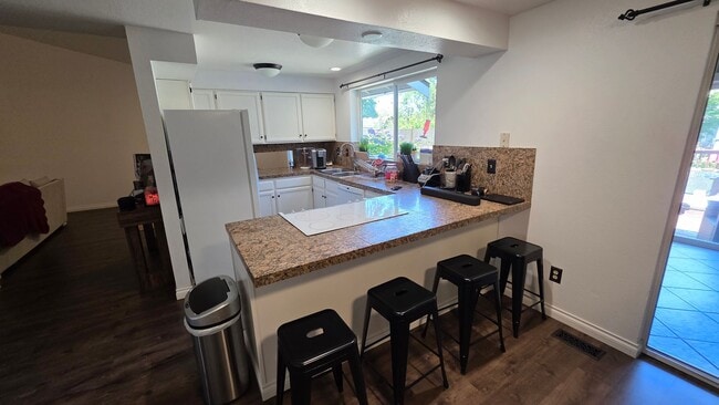 Building Photo - Heart of Puyallup Stunner; a Must See!