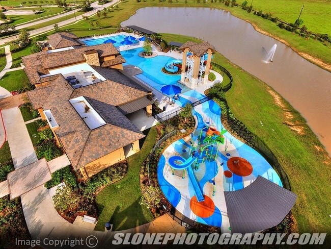 Building Photo - 3710 Turnpike Dr