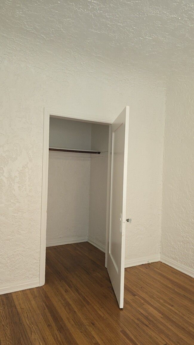 Building Photo - 2621 Wellington Rd