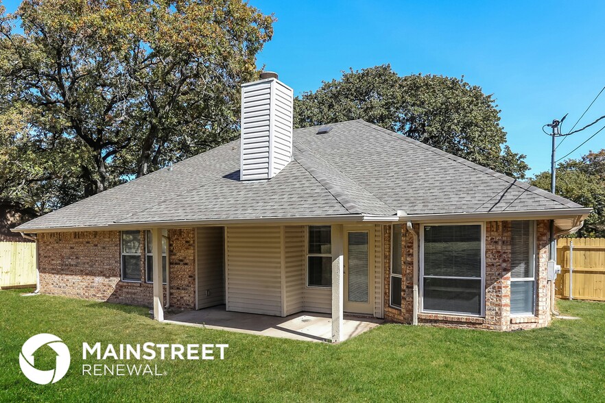 Building Photo - 703 Timberoaks Dr