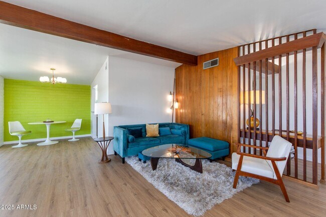 Building Photo - 421 N Evergreen St