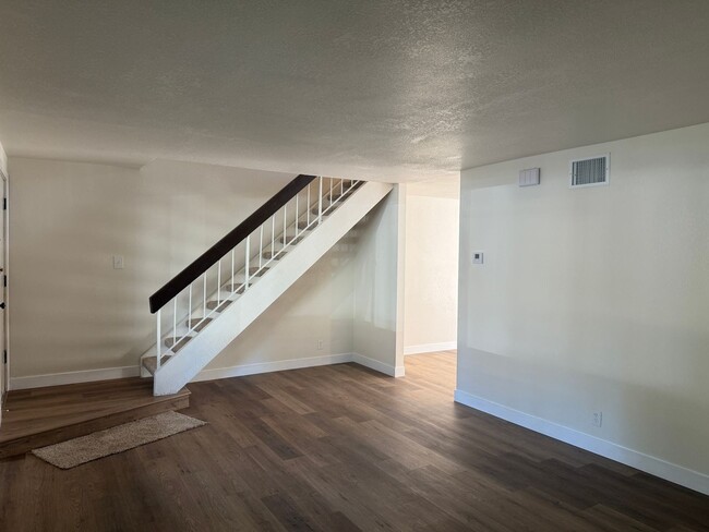 Building Photo - Totally remodeled Townhome