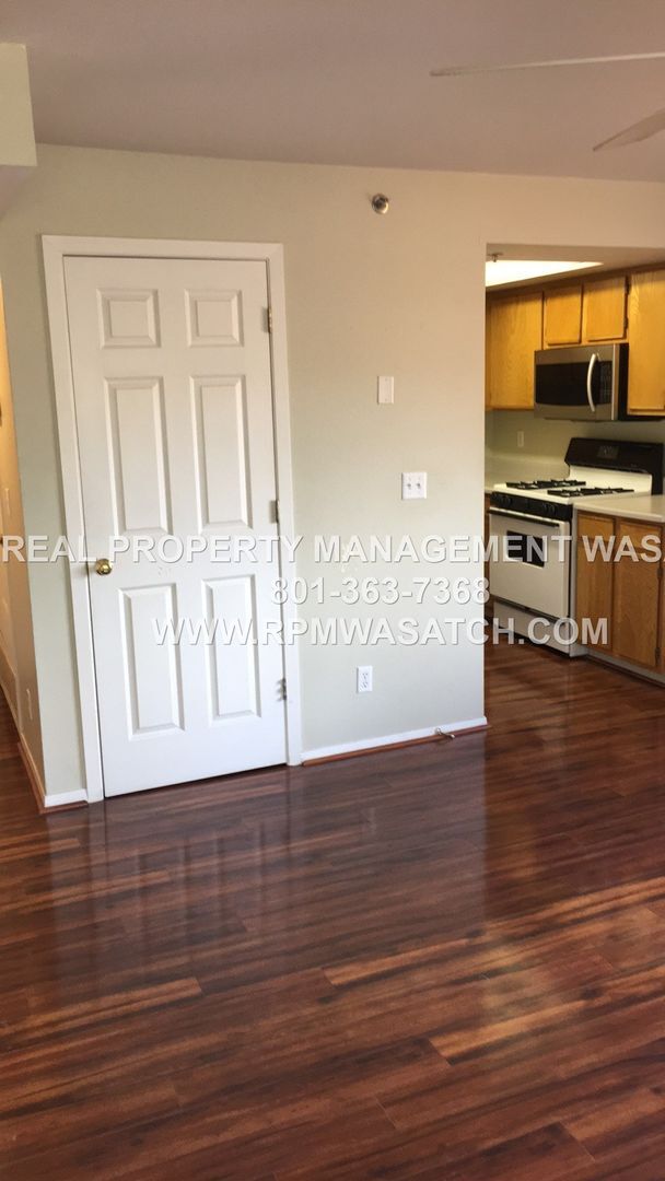 Building Photo - JANUARY RENT FREE!! Spacious 2-bedroom 2-B...