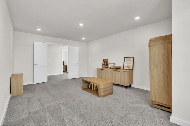 Building Photo - Elegant 5BR/4BA Home Minutes from the Swam...