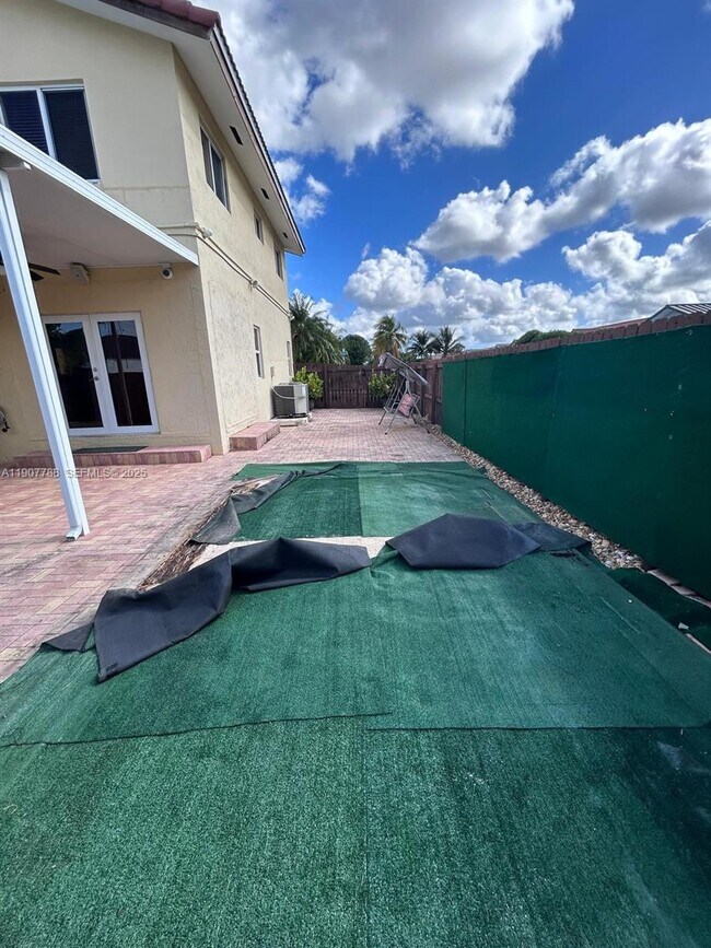 Building Photo - 10934 SW 146th Ave