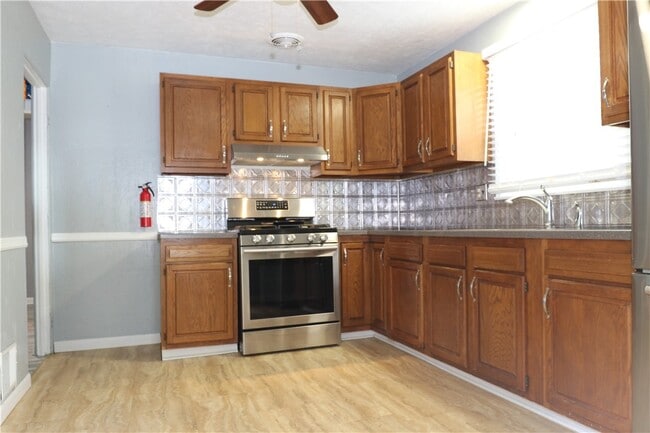 Building Photo - 175 English Rd