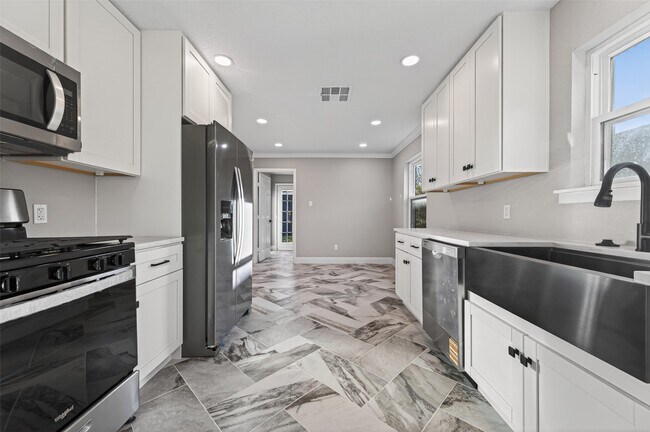 Building Photo - 5407 Lymbar Dr