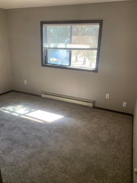 Building Photo - 204 Cedar St