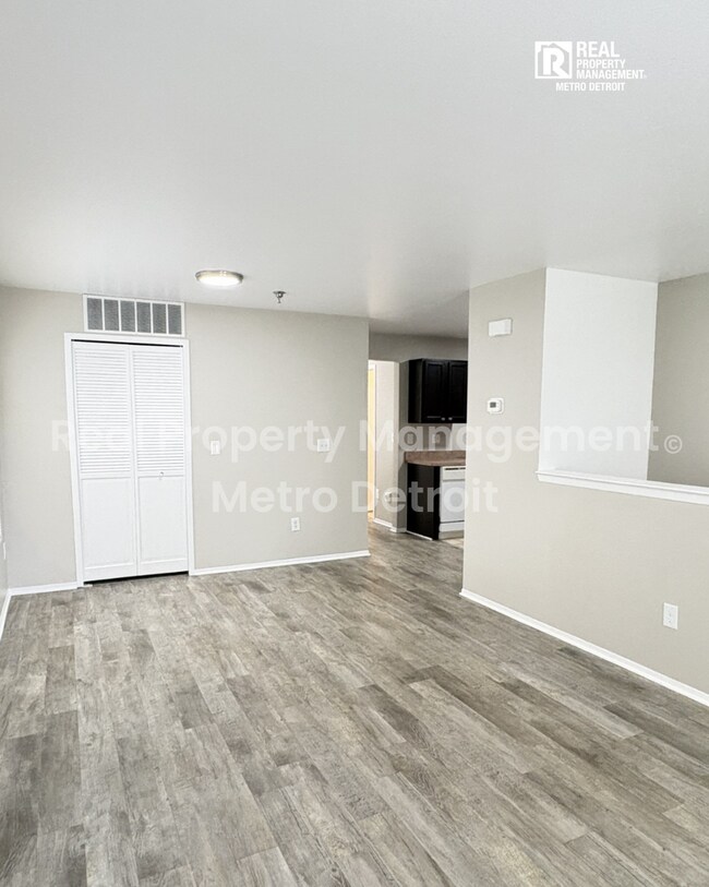 Building Photo - 15628 Stone Crossing Dr