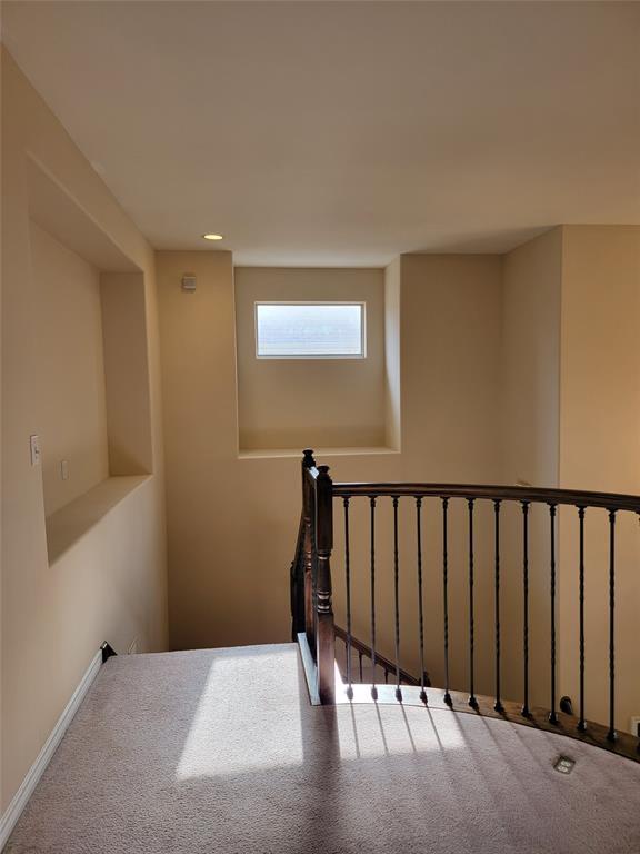 Building Photo - 404 Golf Crest Ln