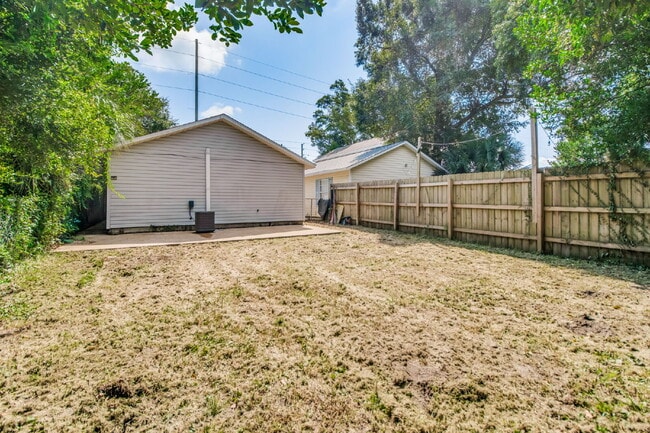 Building Photo - Charming 3-Bedroom Home Near Downtown Pensacola