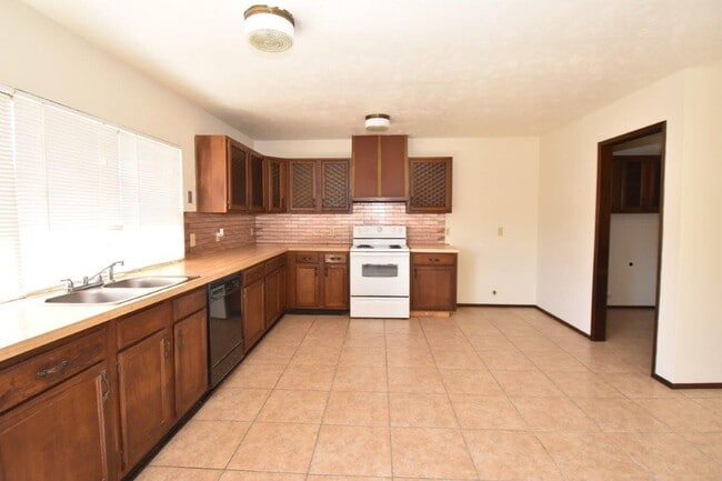 Building Photo - 16407 Cairnway Dr