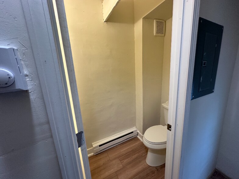 Building Photo - 148 S 17th St