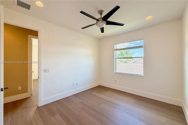 Building Photo - 11894 Fox Hill Cir