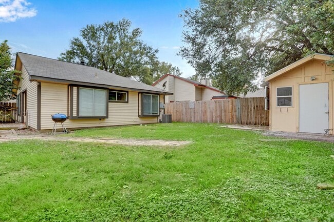 Building Photo - 20226 Linden Tree Dr