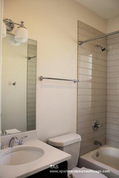 Building Photo - 1606 W Belle Plaine Ave